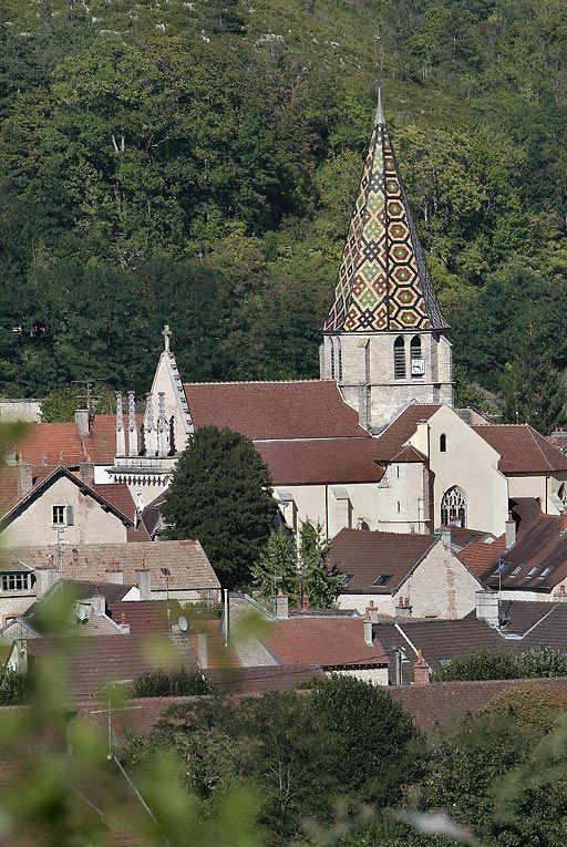 Le clocher de l'église Saint-Baudèle de Plombières-lès-Dijon, vu du canal. © Thierry Kuntz / Région Bourgogne-Franche-Comté, Inventaire du patrimoine - 2011