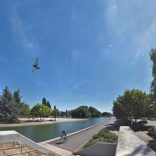 Entrée du port de Dijon (vue d'amont) : on distingue l'île qui caractérise le centre de ce port à l'arrière-plan. © Thierry Kuntz / Région Bourgogne-Franche-Comté, Inventaire du patrimoine - 2011