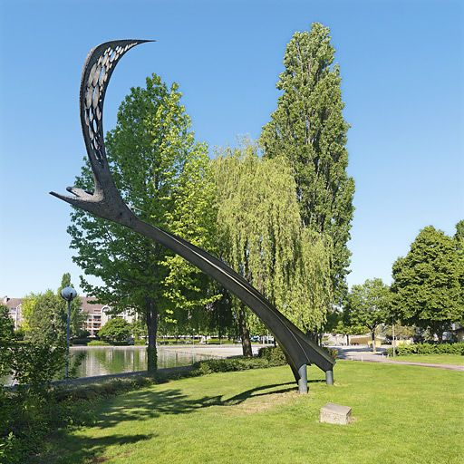 Vue de profil du monument. En fond : le port. © Thierry Kuntz / Région Bourgogne-Franche-Comté, Inventaire du patrimoine - 2011