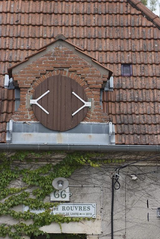 Détail de l'oeil-de-boeuf de la façade. © Thierry Kuntz / Région Bourgogne-Franche-Comté, Inventaire du patrimoine - 2011