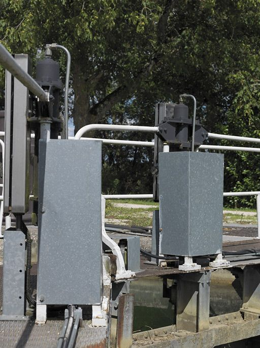 Détail des portes du sas. © Thierry Kuntz / Région Bourgogne-Franche-Comté, Inventaire du patrimoine - 2011