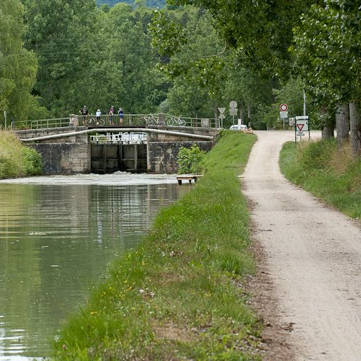 Vue du pont sur écluse. © Pierre-Marie Barbe-Richaud / Région Bourgogne-Franche-Comté, Inventaire du patrimoine - 2011