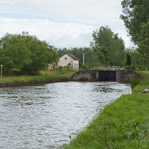 Site d'écluse vu depuis l'aval. © Pierre-Marie Barbe-Richaud / Région Bourgogne-Franche-Comté, Inventaire du patrimoine - 2011