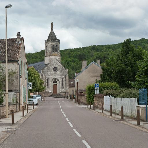 Vue de l'église de Sainte-Marie-sur-Ouche. © Pierre-Marie Barbe-Richaud / Région Bourgogne-Franche-Comté, Inventaire du patrimoine - 2011