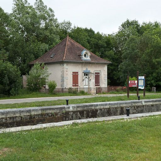 Vue du site d'écluse. © Pierre-Marie Barbe-Richaud / Région Bourgogne-Franche-Comté, Inventaire du patrimoine - 2011