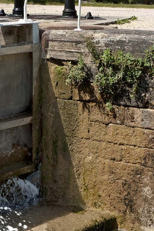 Détail de la maçonnerie du sas d'écluse. © Pierre-Marie Barbe-Richaud / Région Bourgogne-Franche-Comté, Inventaire du patrimoine - 2011