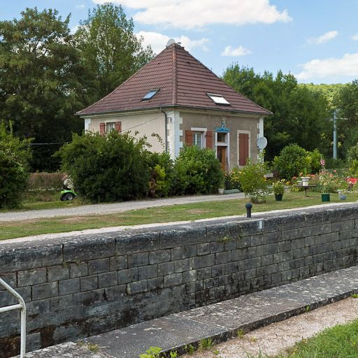 Vue d'ensemble du site d'écluse. © Pierre-Marie Barbe-Richaud / Région Bourgogne-Franche-Comté, Inventaire du patrimoine - 2011