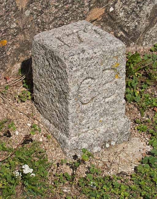 Vue d'une borne du réservoir de Pont. © Pierre-Marie Barbe-Richaud / Région Bourgogne-Franche-Comté, Inventaire du patrimoine - 2011