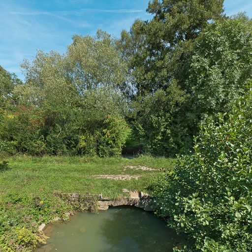 Petit bassin maçonné du déversoir. © Pierre-Marie Barbe-Richaud / Région Bourgogne-Franche-Comté, Inventaire du patrimoine - 2011