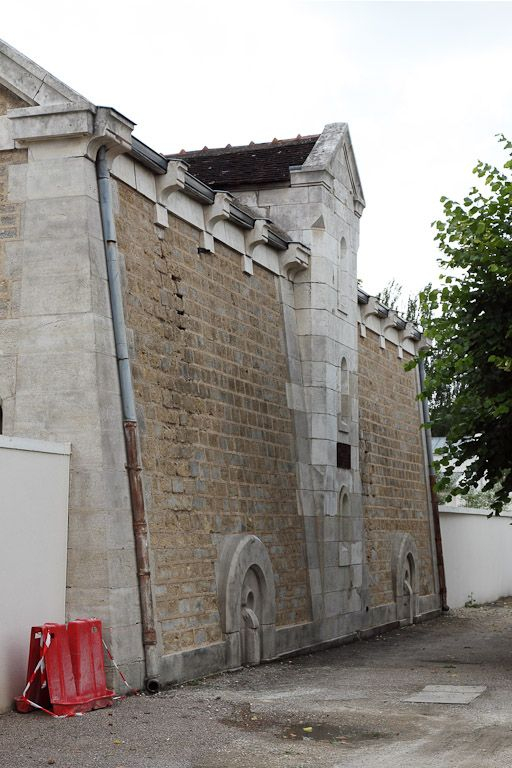 Le réservoir, façade sur rue. © Alain Morelière / Région Bourgogne-Franche-Comté, Inventaire du patrimoine - 2011