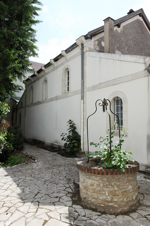 Puits de la première cour à droite. © Alain Morelière / Région Bourgogne-Franche-Comté, Inventaire du patrimoine - 2011