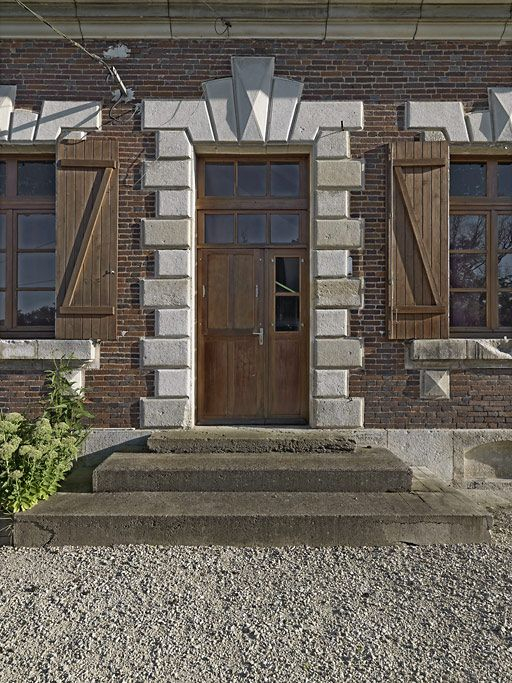 Maison éclusière : porte arrière. © Thierry Kuntz / Région Bourgogne-Franche-Comté, Inventaire du patrimoine - 2011