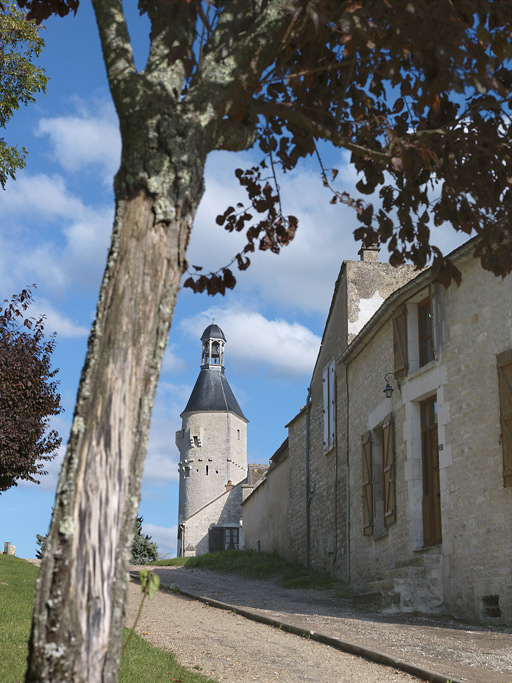 Vue d'ensemble de la tour de l'horloge. © Thierry Kuntz / Région Bourgogne-Franche-Comté, Inventaire du patrimoine - 2011 Vue d'ensemble de la tour de l'horloge. © Thierry Kuntz / Région Bourgogne-Franche-Comté, Inventaire du patrimoine - 2011