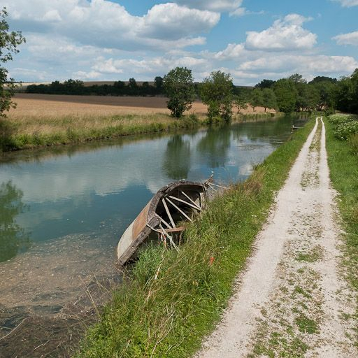 Vue d'un bateau-écluse. © Pierre-Marie Barbe-Richaud / Région Bourgogne-Franche-Comté, Inventaire du patrimoine - 2011