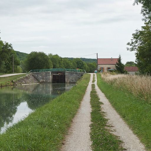 Vue du pont depuis l'aval. © Pierre-Marie Barbe-Richaud / Région Bourgogne-Franche-Comté, Inventaire du patrimoine - 2011