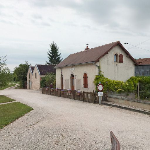 Vue de la maison éclusière. © Pierre-Marie Barbe-Richaud / Région Bourgogne-Franche-Comté, Inventaire du patrimoine - 2011