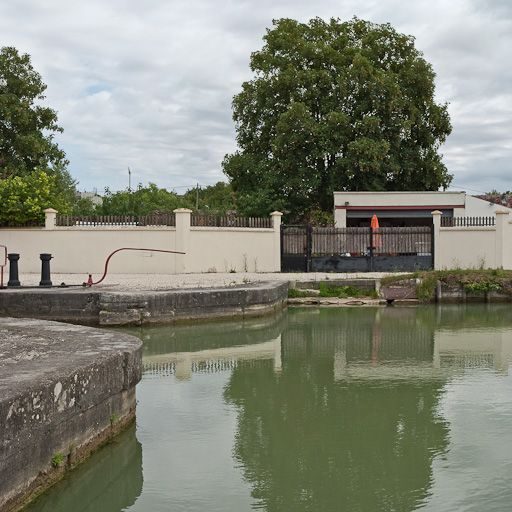 Vue du lavoir de la maison. © Pierre-Marie Barbe-Richaud / Région Bourgogne-Franche-Comté, Inventaire du patrimoine - 2011