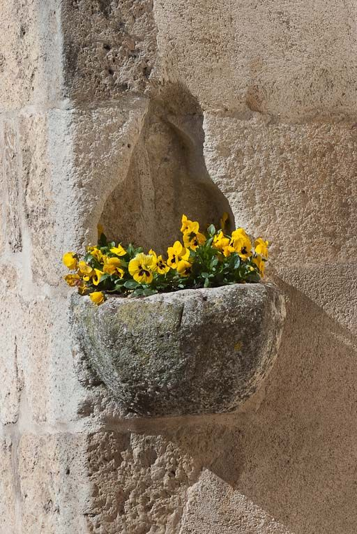 Bénitier à gauche de la porte latérale. © Pierre-Marie Barbe-Richaud / Région Bourgogne-Franche-Comté, Inventaire du patrimoine - 2012