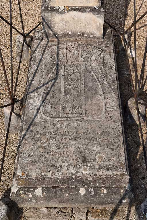 Détail de la dalle. © Pierre-Marie Barbe-Richaud / Région Bourgogne-Franche-Comté, Inventaire du patrimoine - 2012