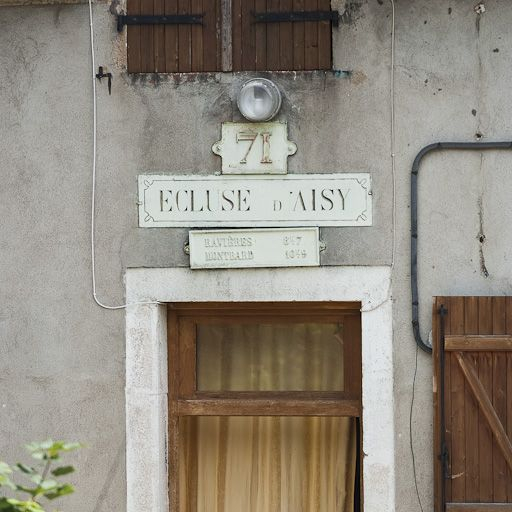 Détail de la plaque de la maison éclusière. © Pierre-Marie Barbe-Richaud / Région Bourgogne-Franche-Comté, Inventaire du patrimoine - 2012