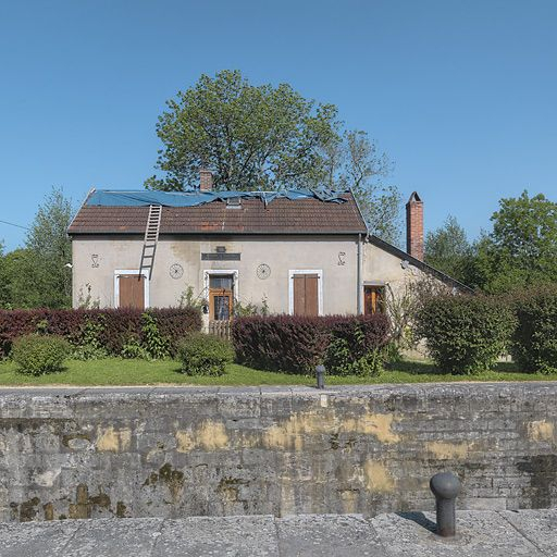 Maison éclusière de face. © Thierry Kuntz / Région Bourgogne-Franche-Comté, Inventaire du patrimoine - 2012