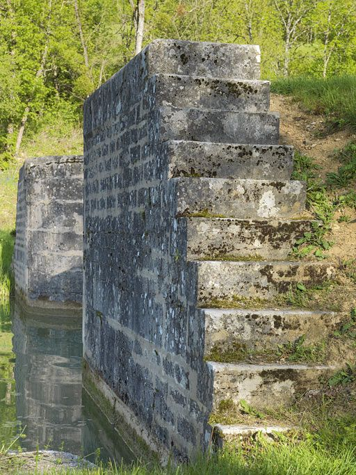 Tête aval du sas : l'escalier. © Thierry Kuntz / Région Bourgogne-Franche-Comté, Inventaire du patrimoine - 2012