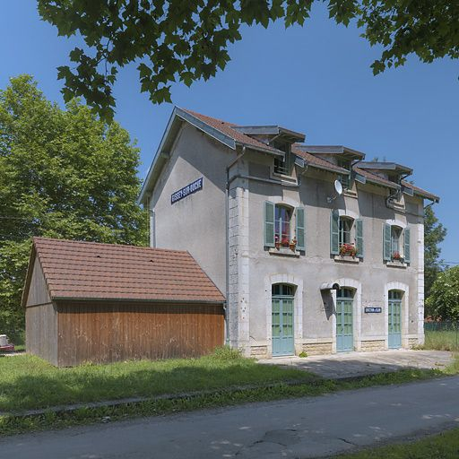Le bâtiment des voyageurs, 3/4 gauche. © Thierry Kuntz / Région Bourgogne-Franche-Comté, Inventaire du patrimoine - 2012