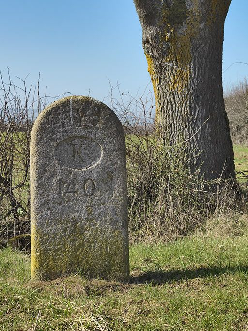 La borne 140 de face. © Thierry Kuntz / Région Bourgogne-Franche-Comté, Inventaire du patrimoine - 2012