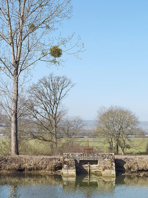 Le déversoir rive gauche de face. © Thierry Kuntz / Région Bourgogne-Franche-Comté, Inventaire du patrimoine - 2012