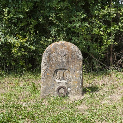 Borne du canal. © Pierre-Marie Barbe-Richaud / Région Bourgogne-Franche-Comté, Inventaire du patrimoine - 2012