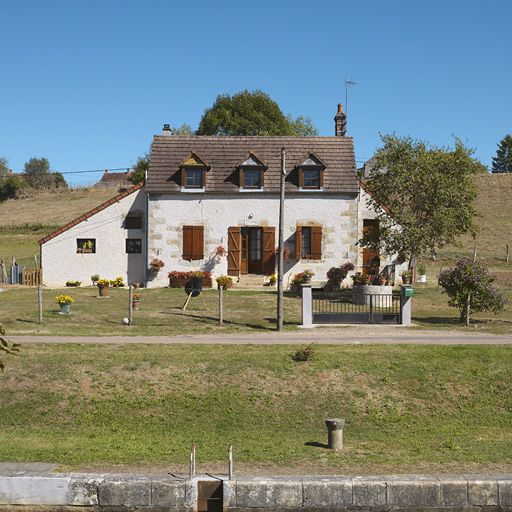 La maison éclusière, de face. © Thierry Kuntz / Région Bourgogne-Franche-Comté, Inventaire du patrimoine - 2013