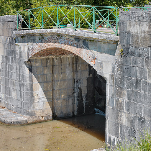 Vue rapprochée de la voûte en brique. © Thierry Kuntz / Région Bourgogne-Franche-Comté, Inventaire du patrimoine - 2013