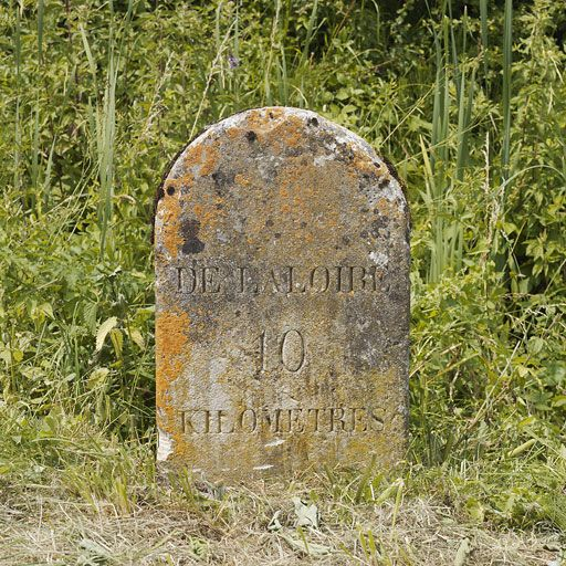 Détail de la borne : vue de face. © Thierry Kuntz / Région Bourgogne-Franche-Comté, Inventaire du patrimoine - 2013