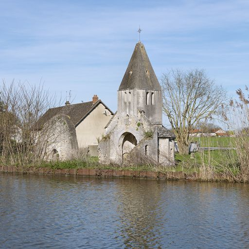 L'église, vue depuis la rive droite. © Thierry Kuntz / Région Bourgogne-Franche-Comté, Inventaire du patrimoine - 2013