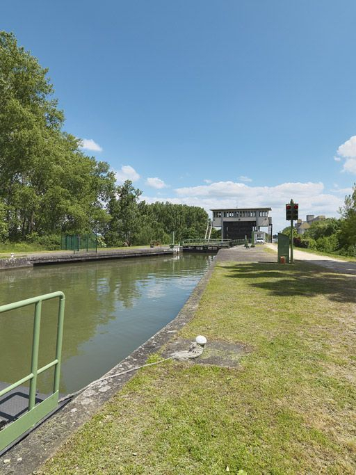Le site vu d'amont. © Thierry Kuntz / Région Bourgogne-Franche-Comté, Inventaire du patrimoine - 2013