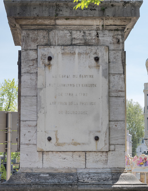 Détail des inscriptions, face nord. © Thierry Kuntz / Région Bourgogne-Franche-Comté, Inventaire du patrimoine - 2013