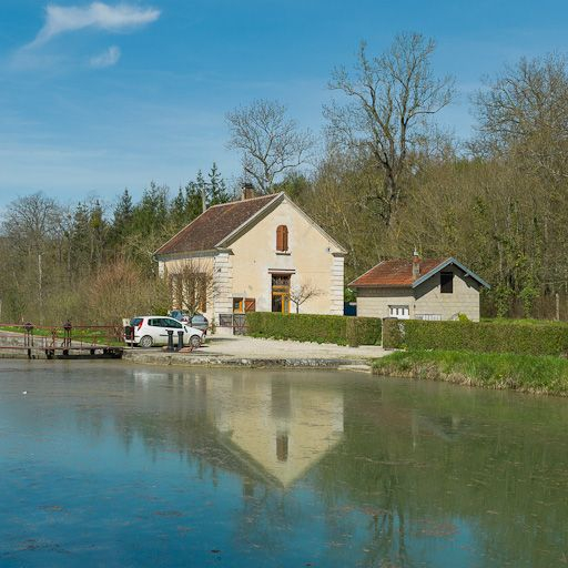 Maison éclusière avec son annexe. © Pierre-Marie Barbe-Richaud / Région Bourgogne-Franche-Comté, Inventaire du patrimoine - 2013