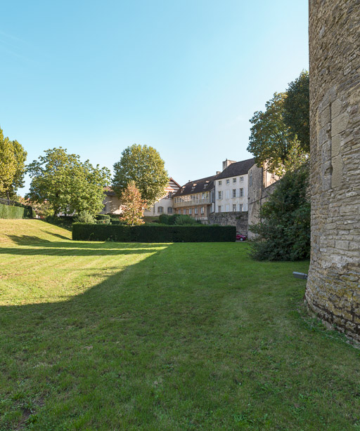  château fort © Pierre-Marie Barbe-Richaud / Région Bourgogne-Franche-Comté, Inventaire du patrimoine - 2014