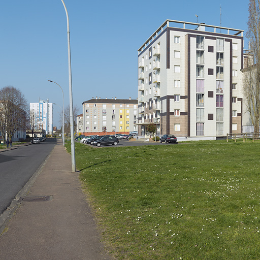 Vue générale depuis la rue du Berry en direction du nord, au premier plan le bloc G. © Thierry Kuntz / Région Bourgogne-Franche-Comté, Inventaire du patrimoine - 2014