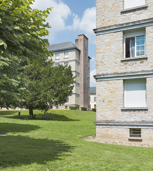 Vue sur la façade postérieure du bâtiment B depuis le bâtiment C. © Thierry Kuntz / Région Bourgogne-Franche-Comté, Inventaire du patrimoine - 2014