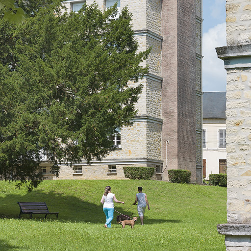 Vue sur la façade postérieure du bâtiment B depuis le bâtiment C. © Thierry Kuntz / Région Bourgogne-Franche-Comté, Inventaire du patrimoine - 2014