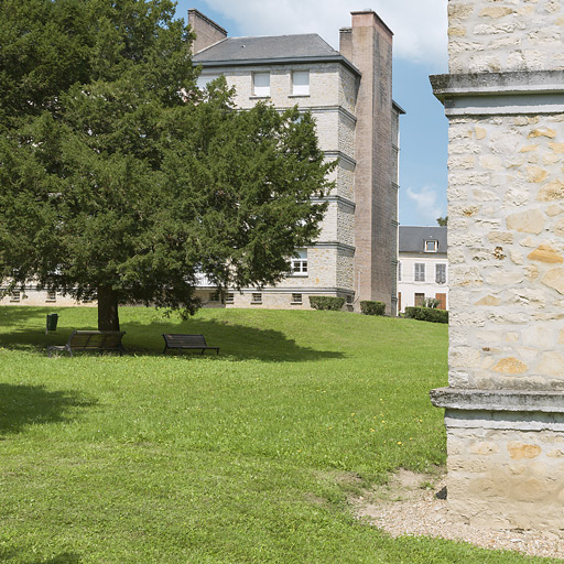 Vue sur la façade postérieure du bâtiment B depuis le bâtiment C. © Thierry Kuntz / Région Bourgogne-Franche-Comté, Inventaire du patrimoine - 2014