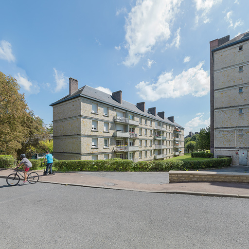 Façade antérieure du bâtiment B et façade postérieure du bâtiment C. © Thierry Kuntz / Région Bourgogne-Franche-Comté, Inventaire du patrimoine - 2014