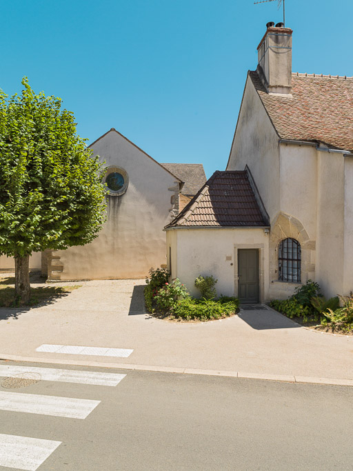 Vue sur la cure et le bras du transept. © Pierre-Marie Barbe-Richaud / Région Bourgogne-Franche-Comté, Inventaire du patrimoine - 2015