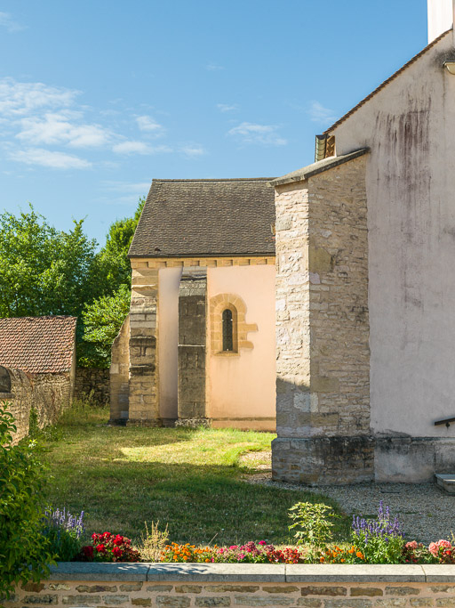 Vue d'un contrefort du massif occidental et d'un bras du transept. © Pierre-Marie Barbe-Richaud / Région Bourgogne-Franche-Comté, Inventaire du patrimoine - 2015