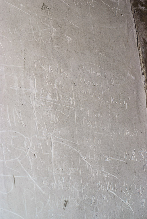 Graffiti de la cage d'escalier. © Pierre-Marie Barbe-Richaud / Région Bourgogne-Franche-Comté, Inventaire du patrimoine - 2015