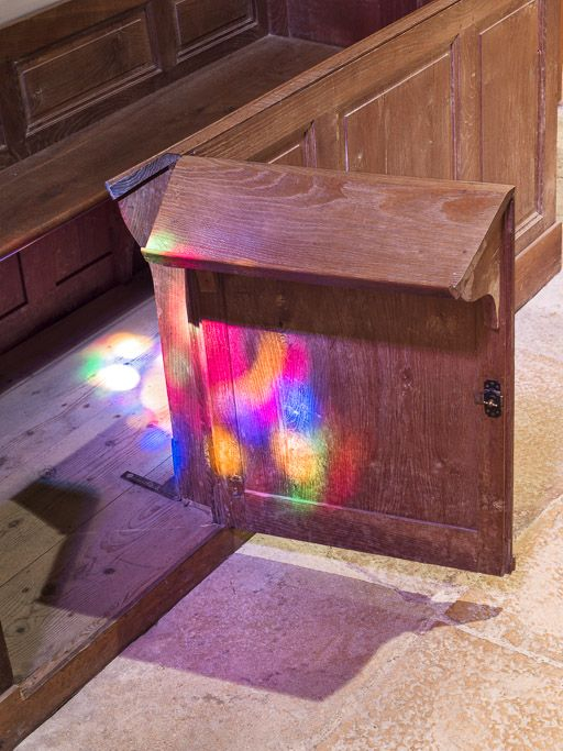 Porte du banc de confrérie. © Pierre-Marie Barbe-Richaud / Région Bourgogne-Franche-Comté, Inventaire du patrimoine - 2015