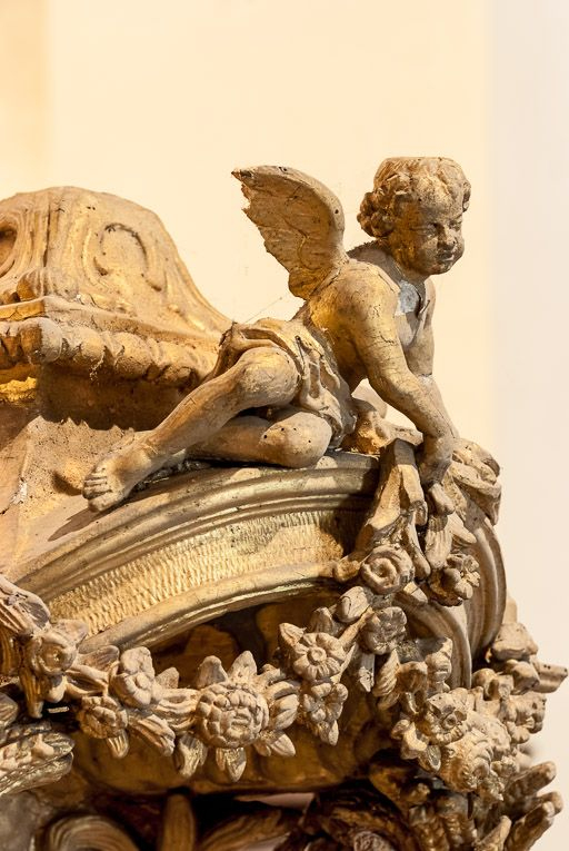 Détail : putti vu de trois-quarts. © Pierre-Marie Barbe-Richaud / Région Bourgogne-Franche-Comté, Inventaire du patrimoine - 2015