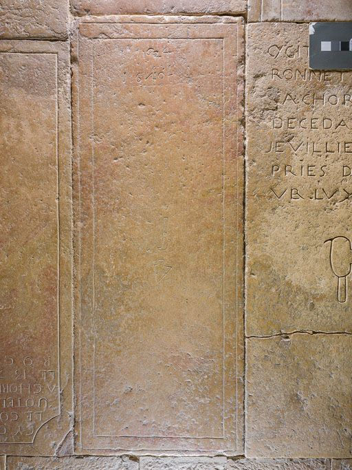 Dalle funéraire, 1624 : vue d'ensemble. © Pierre-Marie Barbe-Richaud / Région Bourgogne-Franche-Comté, Inventaire du patrimoine - 2015