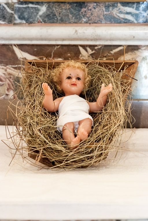 Vue d'ensemble du santon enfant Jésus. © Pierre-Marie Barbe-Richaud / Région Bourgogne-Franche-Comté, Inventaire du patrimoine - 2015